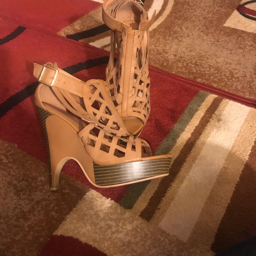 Heels - Picture 2 of 3